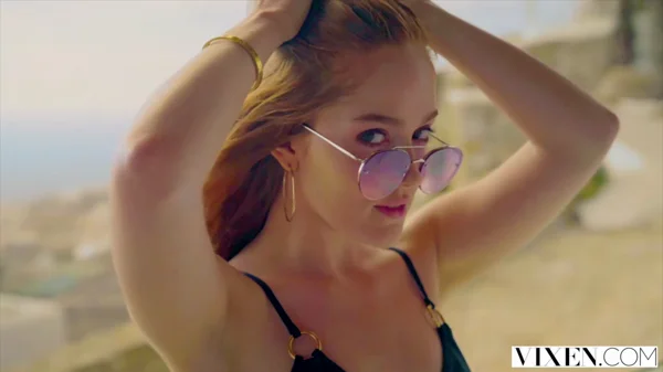 Vörös hajú lányt szenvedélyesen megdugja partnere